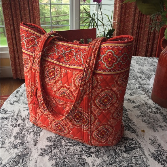 Vera Bradley Handbags - Vera Bradley Bag - Like New !!!